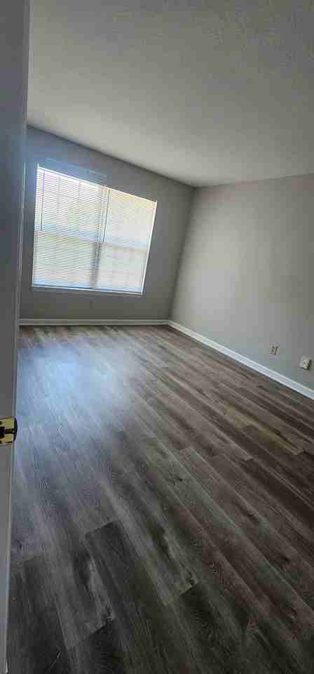 258 E Plane St #9 - Photo 5 of 10