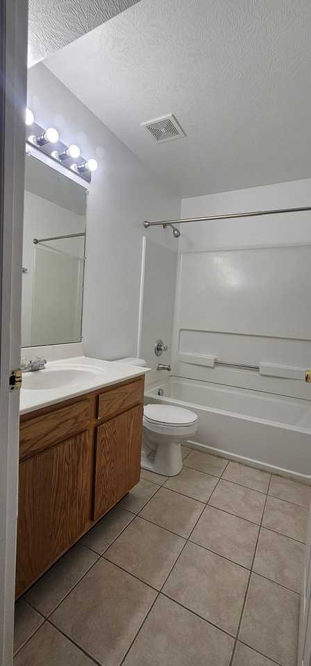 258 E Plane St #9 - Photo 6 of 10