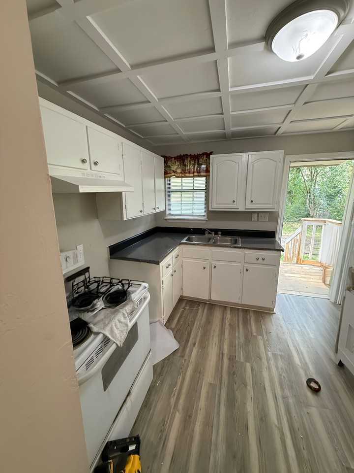 740 Preston St - Photo 4 of 7
