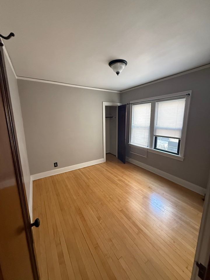 4312 N Oakland Ave - Photo 3 of 6