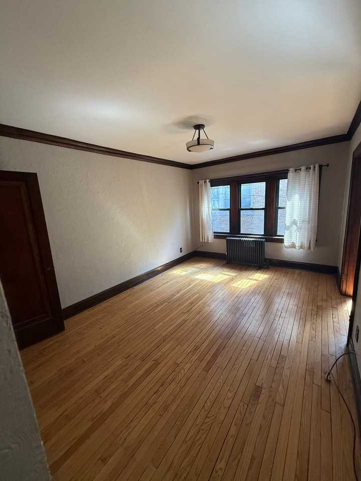 4312 N Oakland Ave - Photo 4 of 6