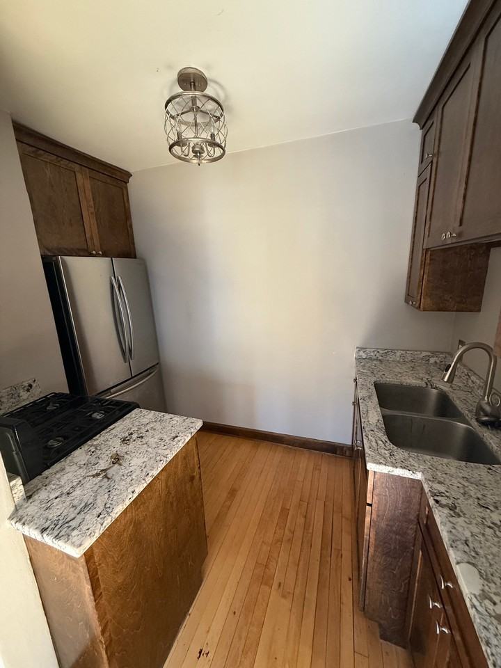 4312 N Oakland Ave - Photo 5 of 6