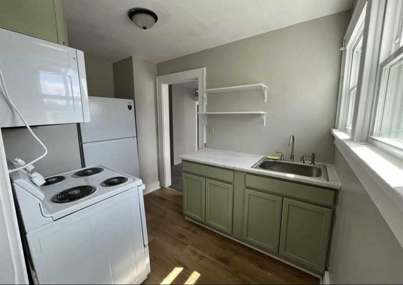211 S Liberty St #C - Photo 3 of 10