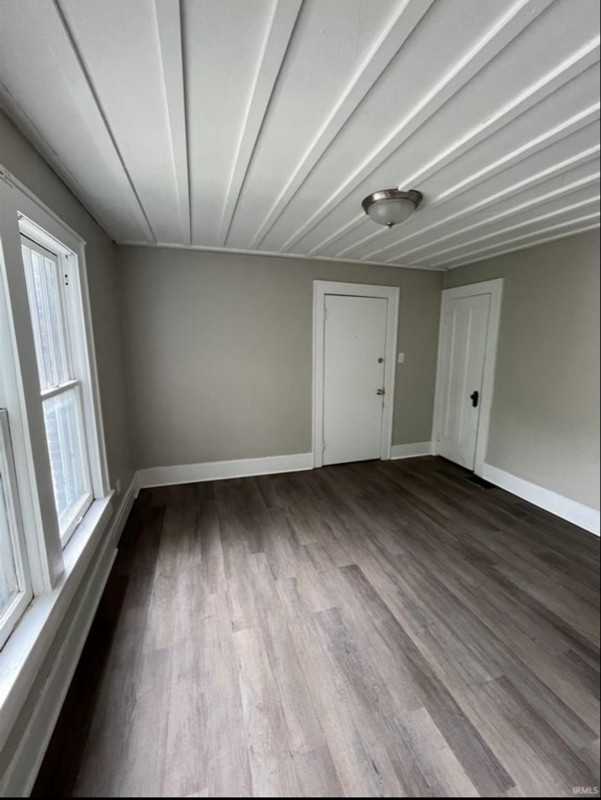 211 S Liberty St #C - Photo 6 of 10