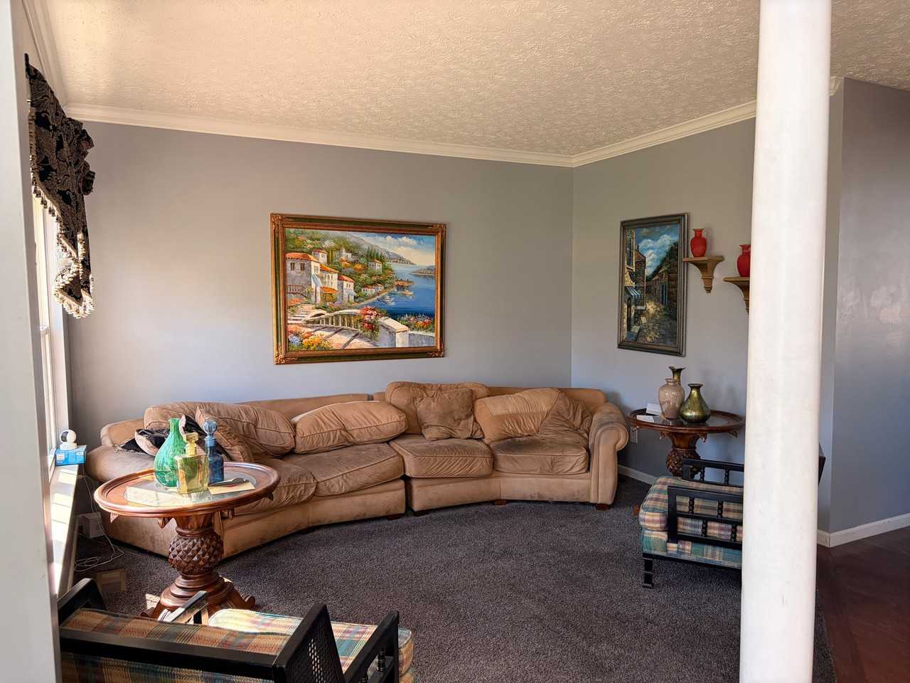 1842 Waverly Dr - Photo 2 of 7
