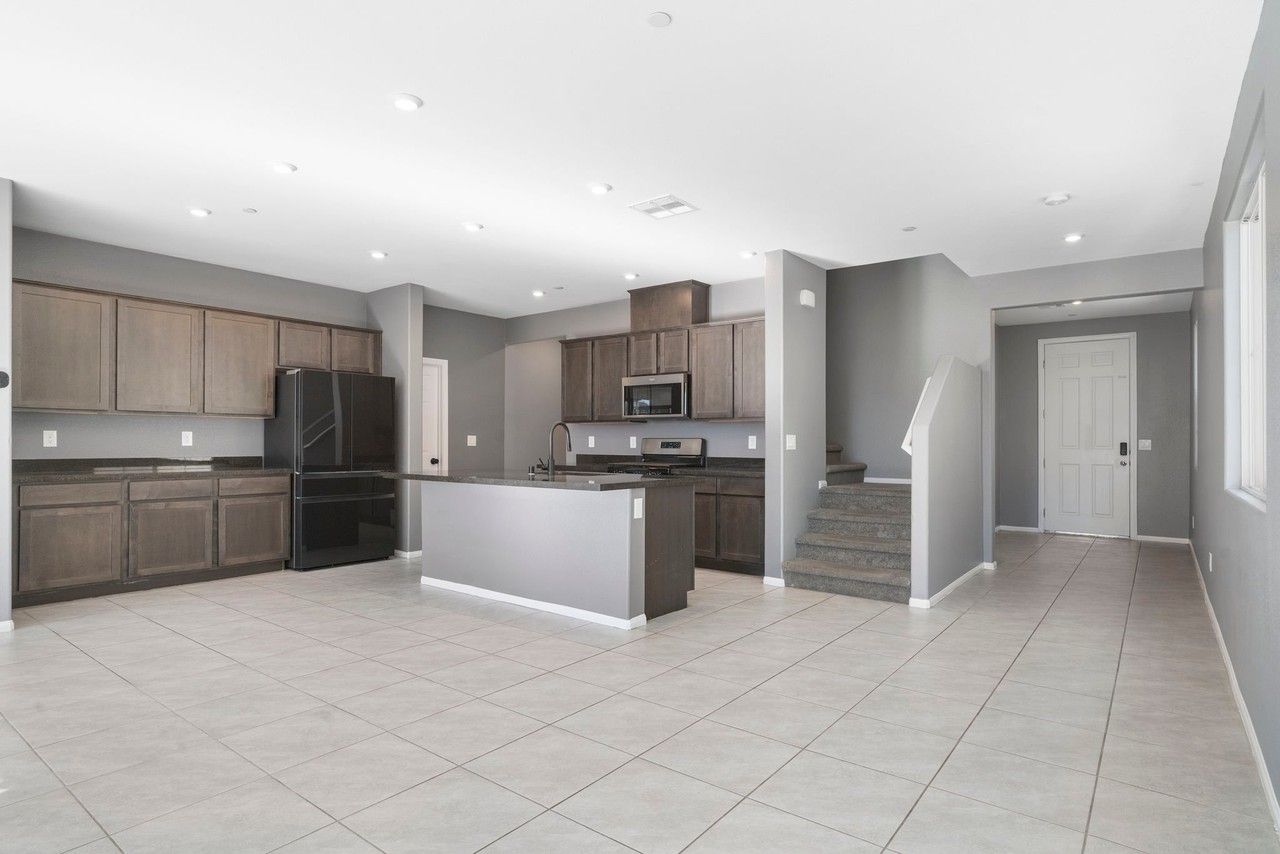 10949 Oregano Ave - Photo 5 of 20
