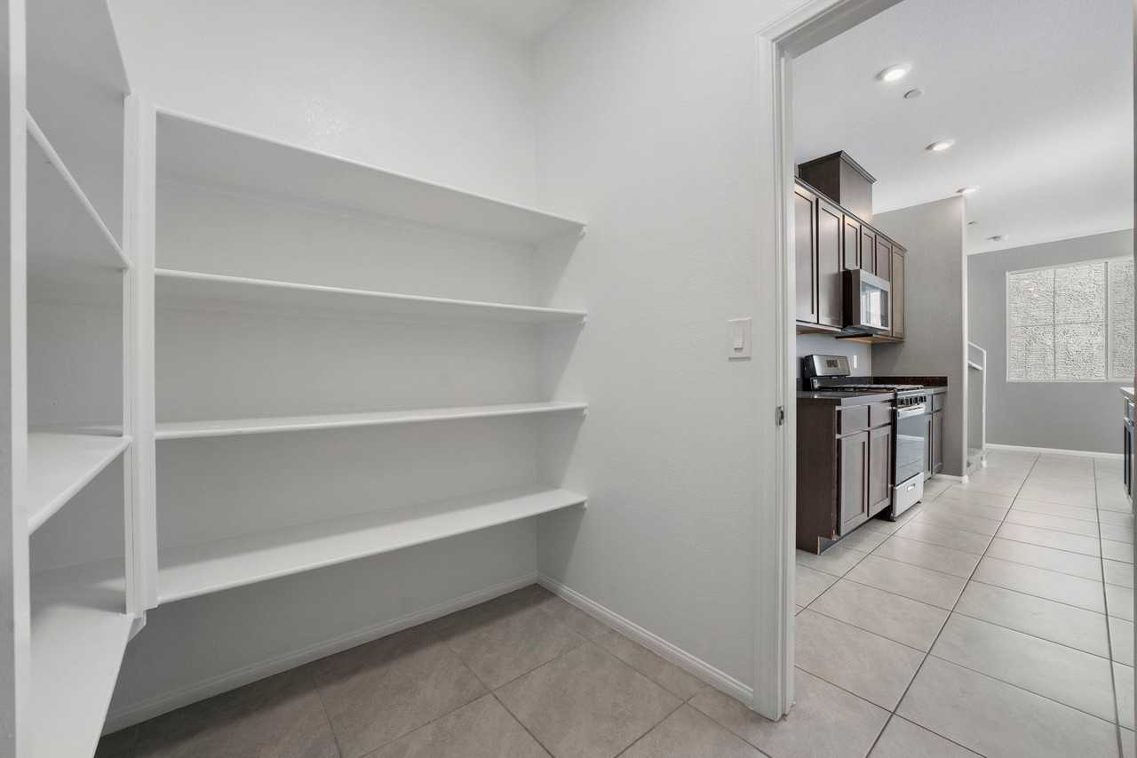 10949 Oregano Ave - Photo 7 of 20