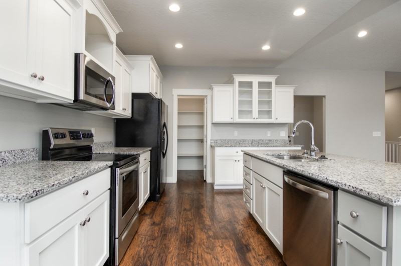 156 W Douglass Dr - Photo 7 of 11