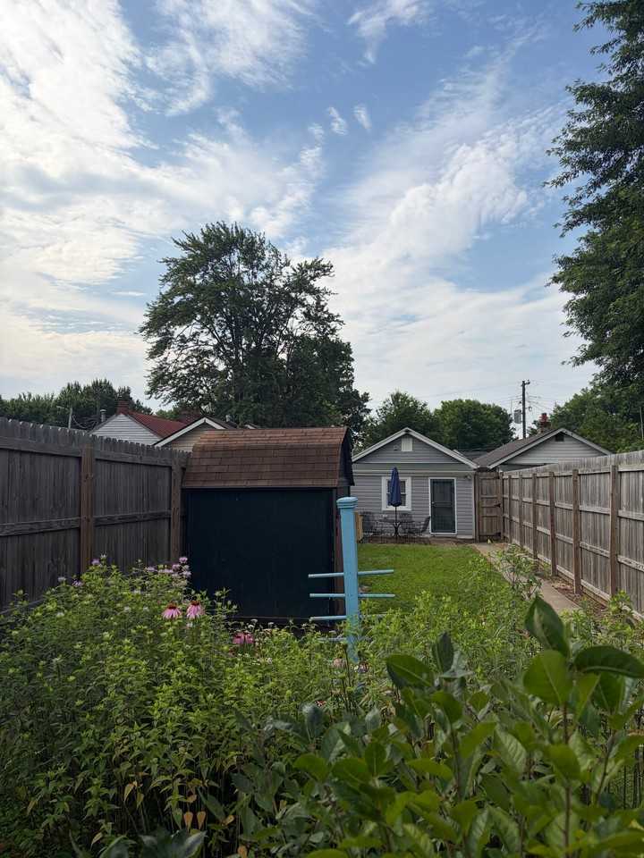 423 E Brandeis Ave - Photo 2 of 17