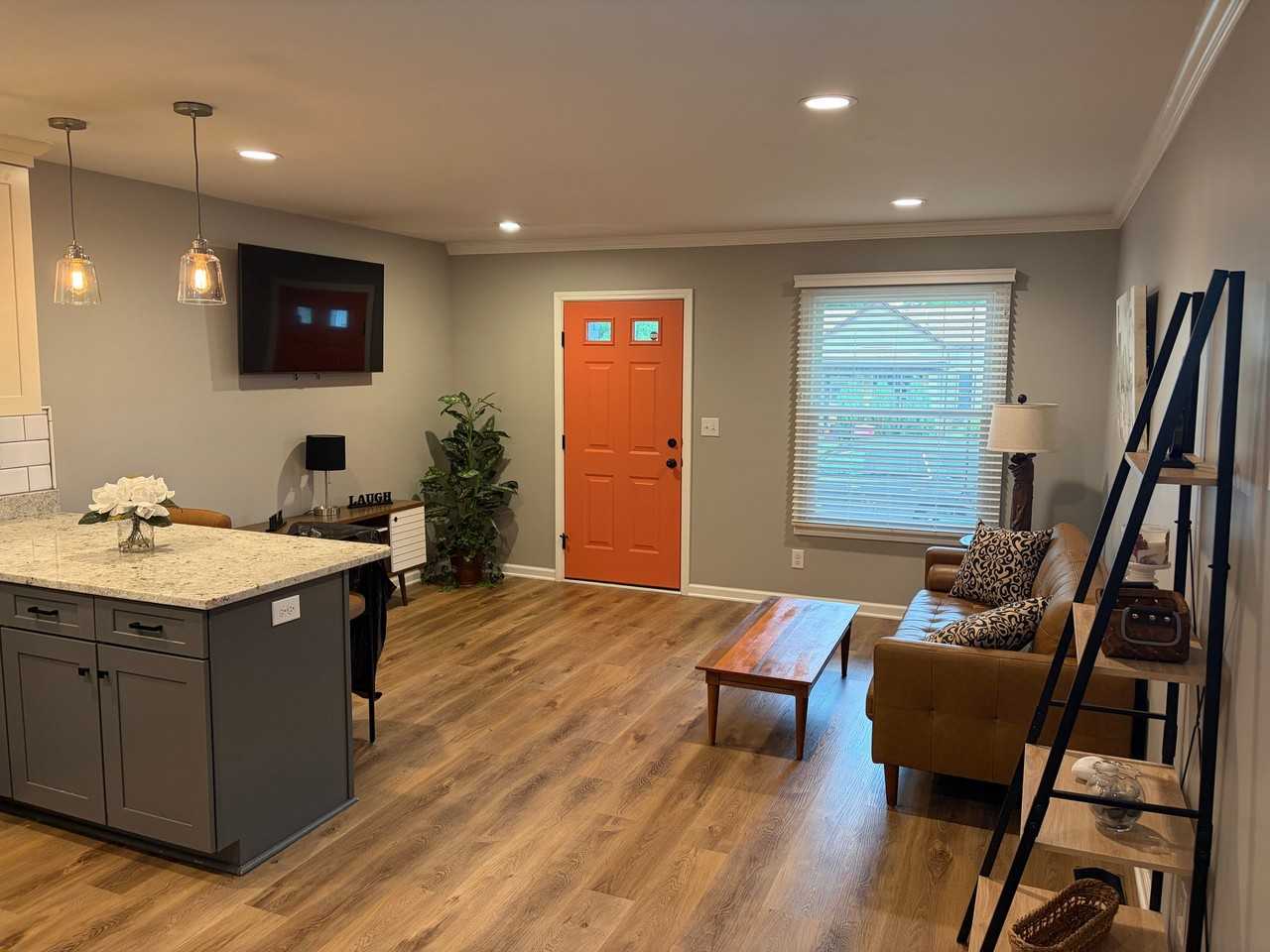 423 E Brandeis Ave - Photo 4 of 17