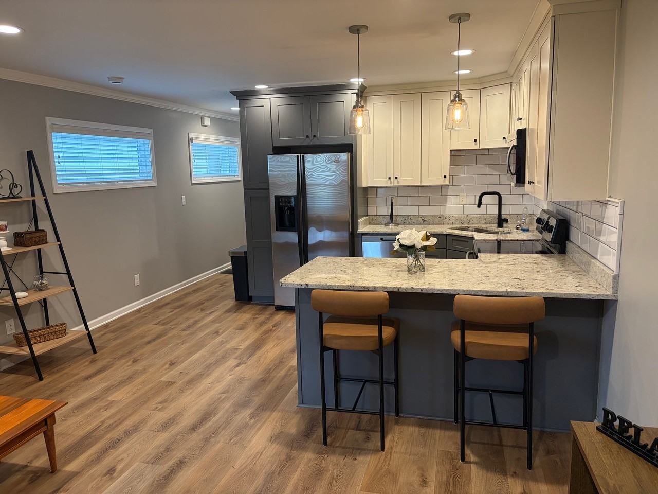 423 E Brandeis Ave - Photo 5 of 17