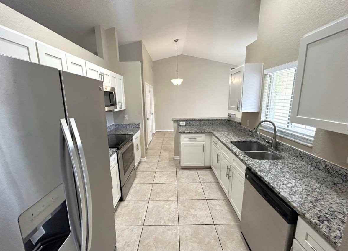 631 Neamathla Dr - Photo 4 of 8