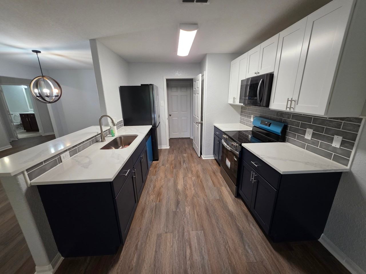 6519 Luckey Sq - Photo 2 of 7