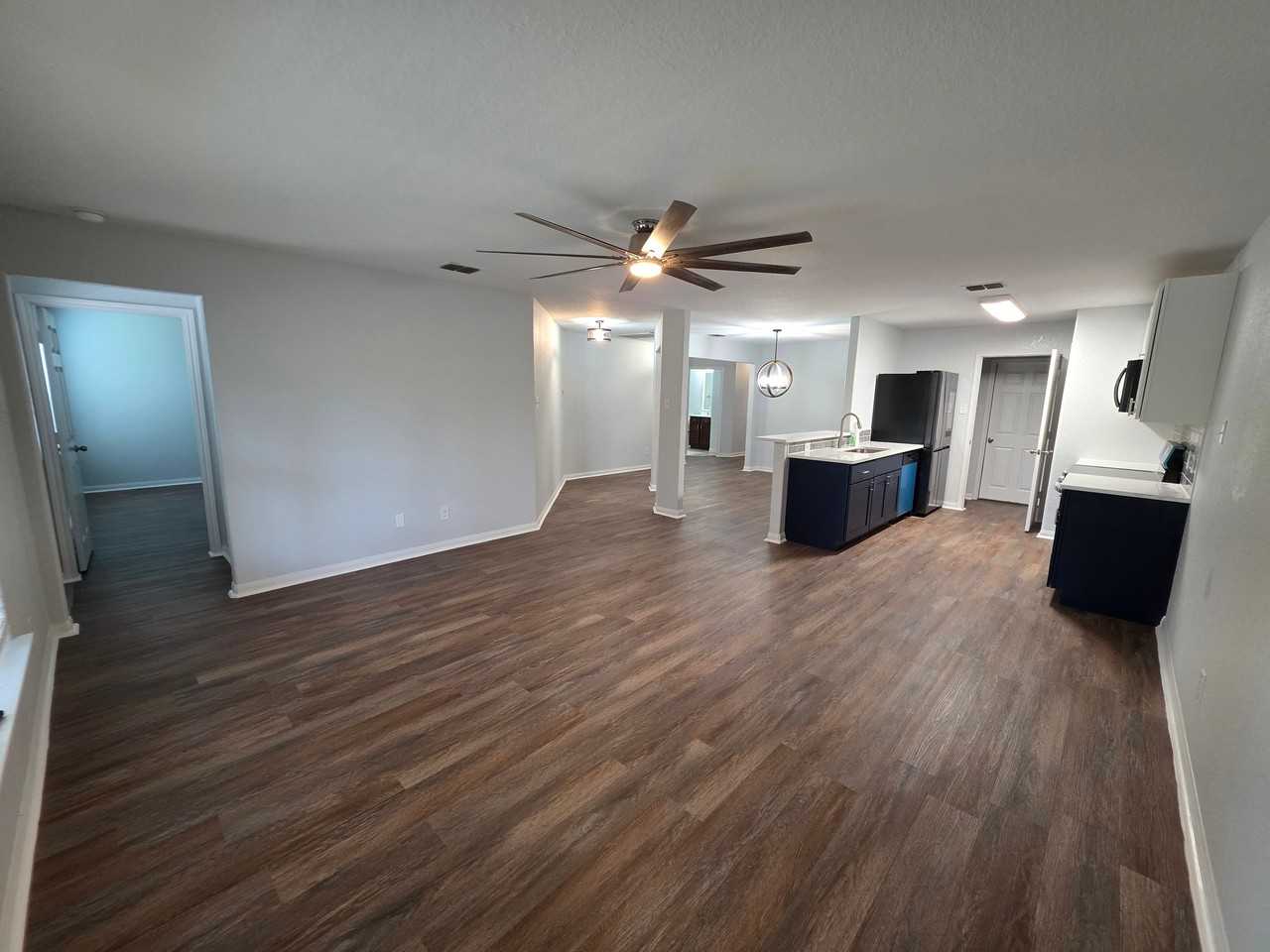 6519 Luckey Sq - Photo 3 of 7