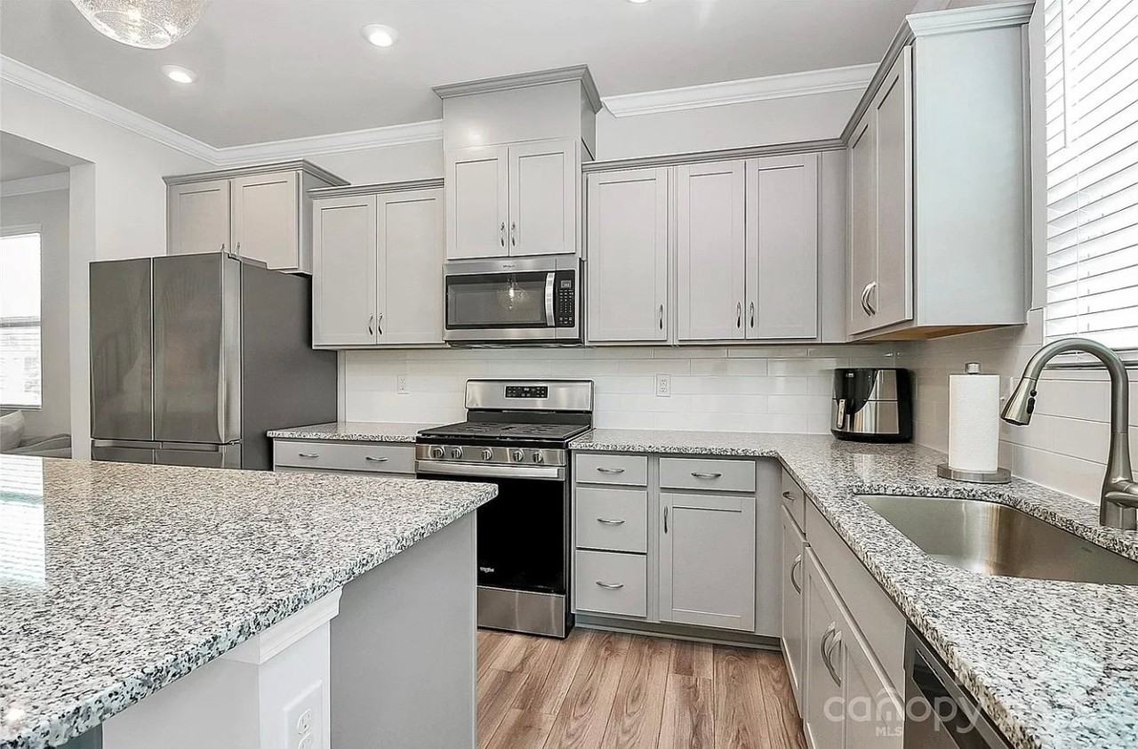 16042 Red Buckeye Ln - Photo 4 of 20