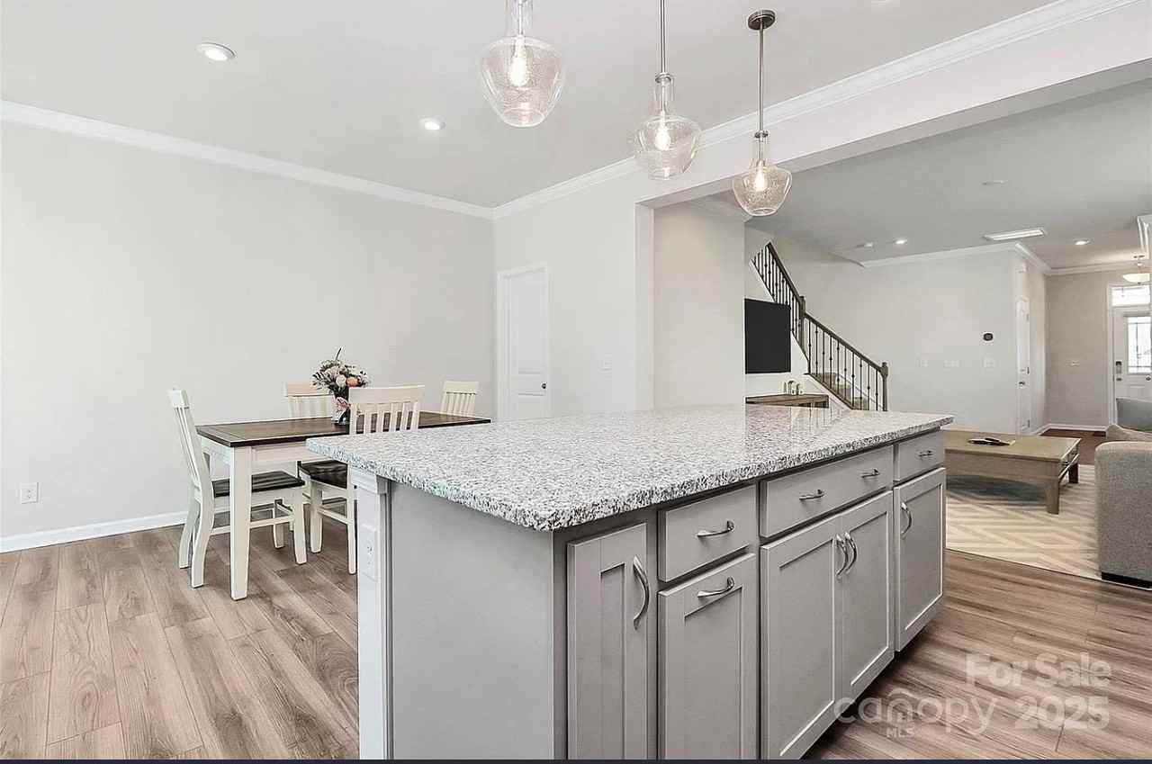 16042 Red Buckeye Ln - Photo 6 of 20