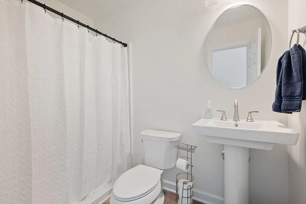 4376 Lynnville Cres - Photo 5 of 20