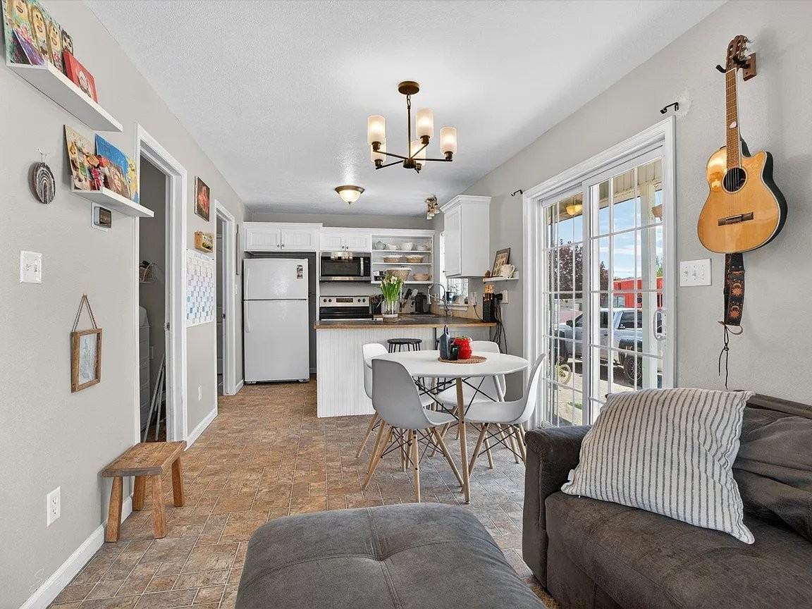 5590 Stuart Ave - Photo 4 of 12