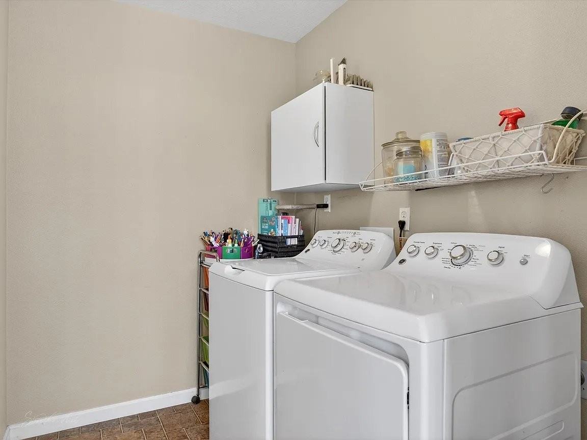 5590 Stuart Ave - Photo 7 of 12