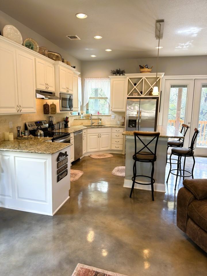 186 Lakeview Rd - Photo 2 of 13