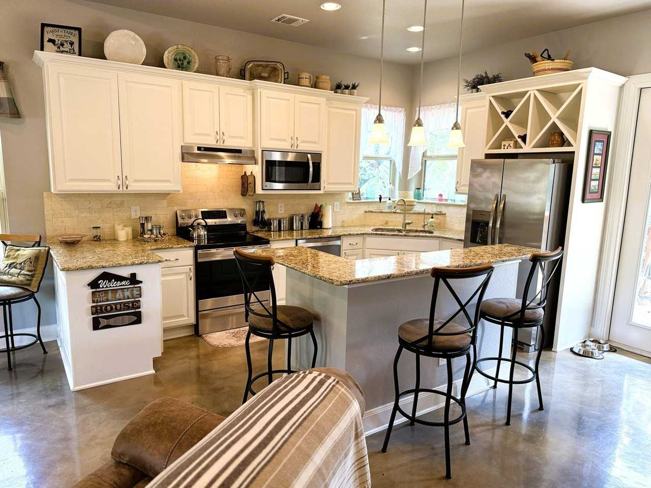 186 Lakeview Rd - Photo 3 of 13
