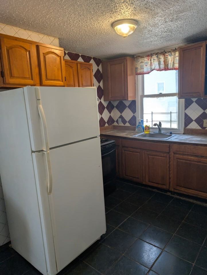 76 Grove Ave #2 - Photo 2 of 12