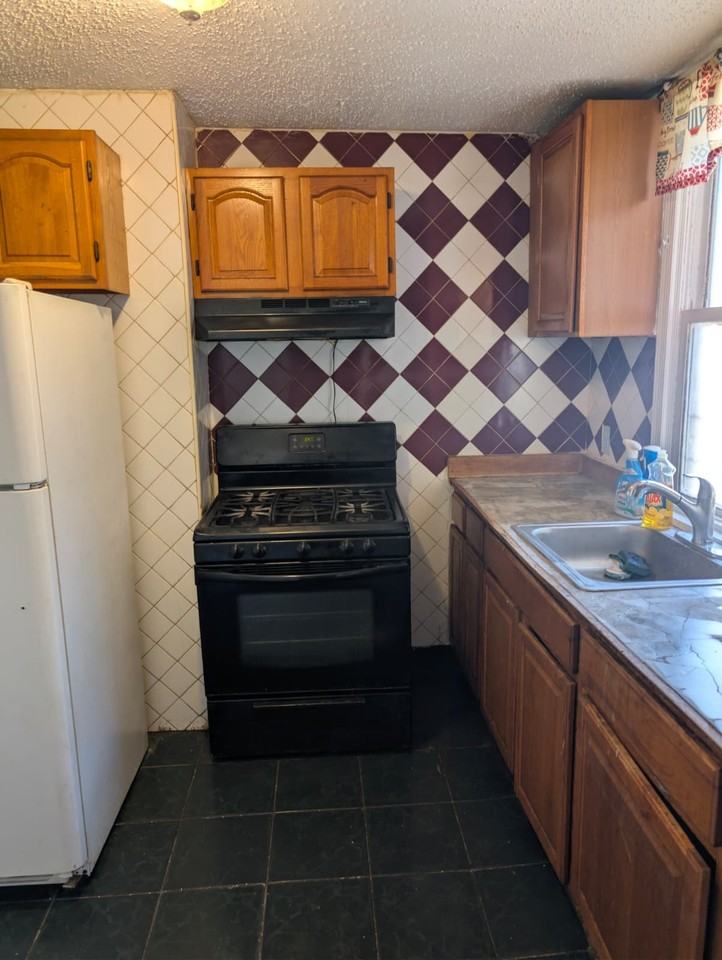 76 Grove Ave #2 - Photo 3 of 12