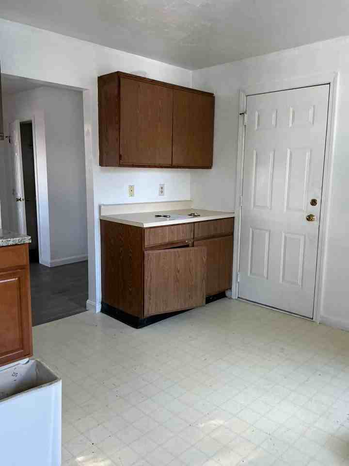 205 Mechanic St - Photo 2 of 14