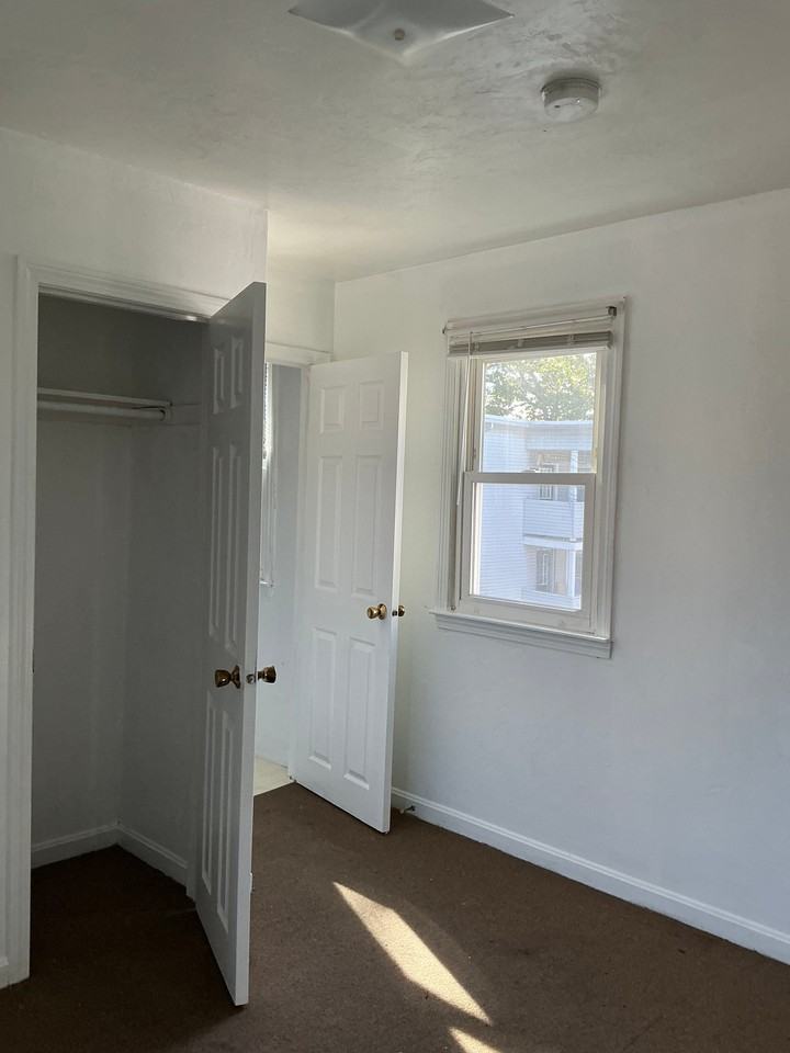 205 Mechanic St - Photo 4 of 14