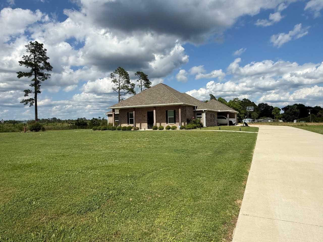 107 Liberty Dr - Photo 2 of 16