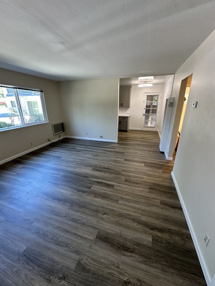 921 Ravenscourt Ave #1 - Photo 4 of 17