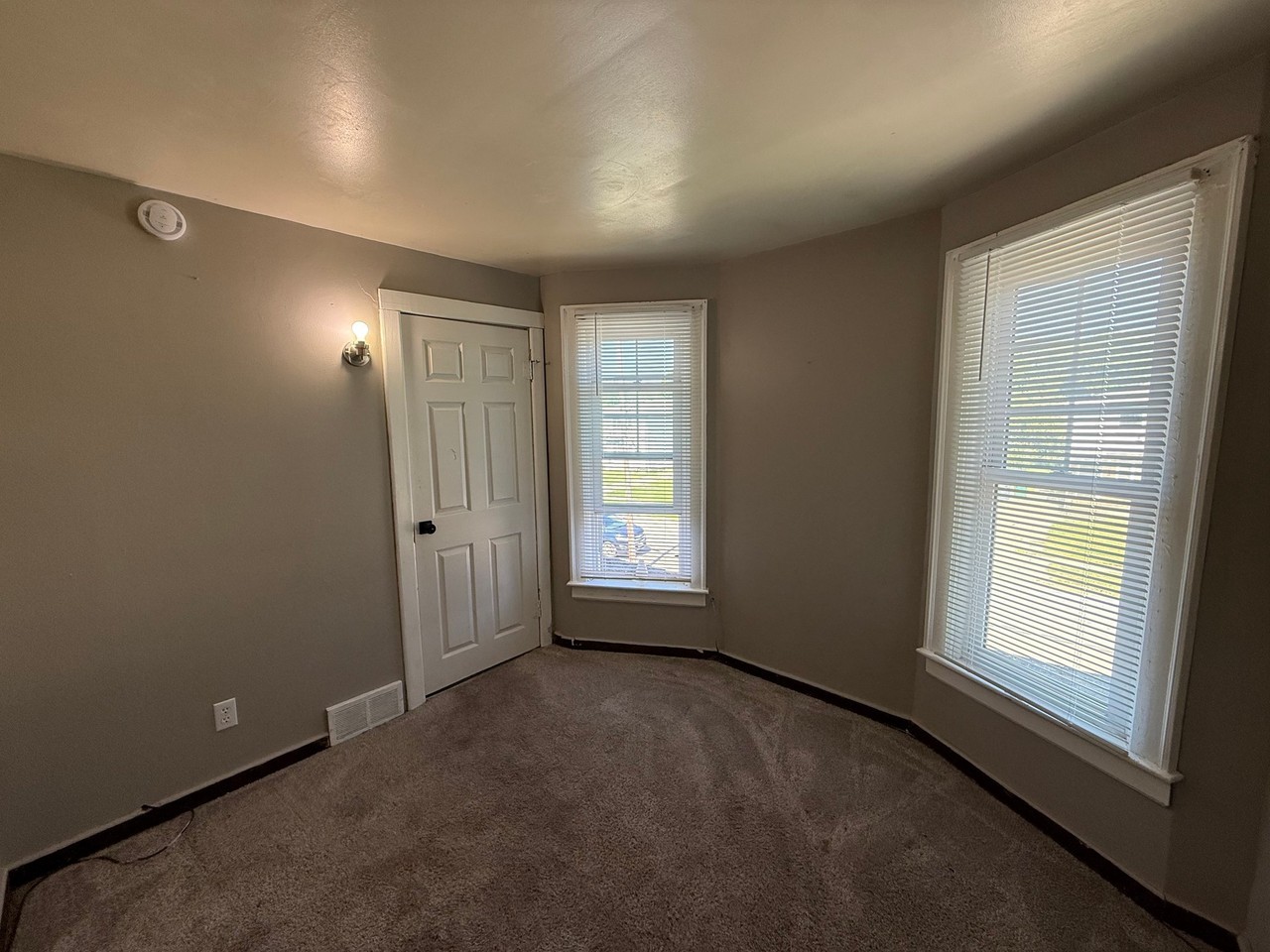 75 Juniata Pl - Photo 3 of 16