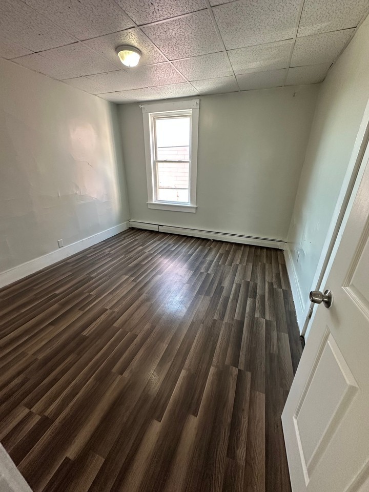 54 Knox St #3 - Photo 2 of 13