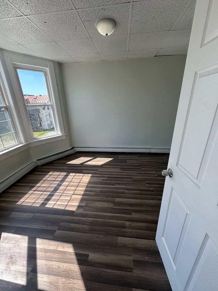 54 Knox St #3 - Photo 7 of 13