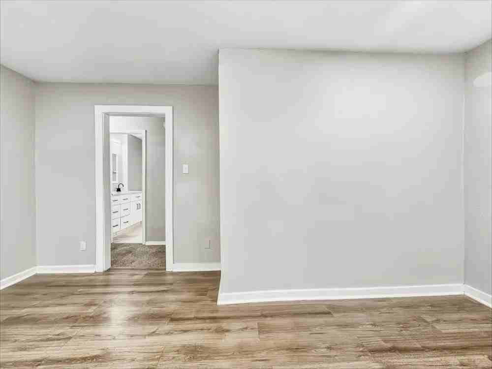 213 W 5th St - Photo 2 of 6