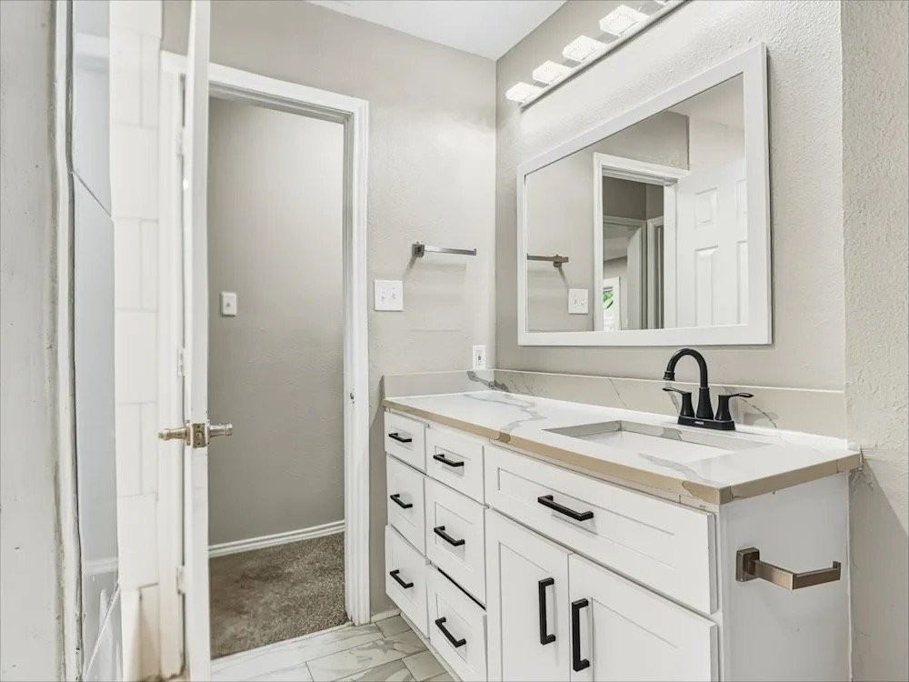 213 W 5th St - Photo 3 of 6
