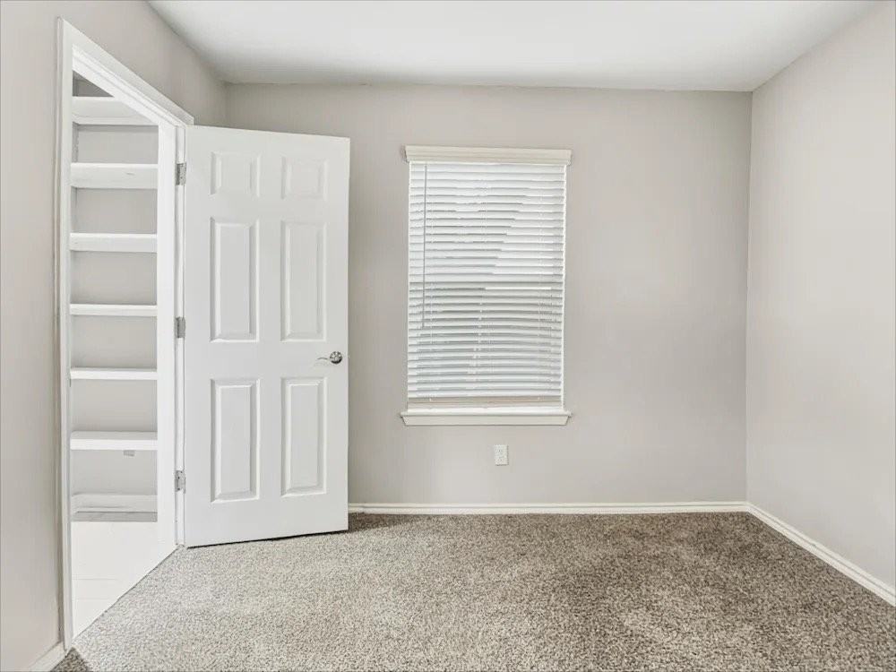 213 W 5th St - Photo 5 of 6