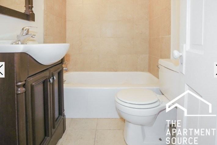2256 N Southport Ave #4 - Photo 5 of 7
