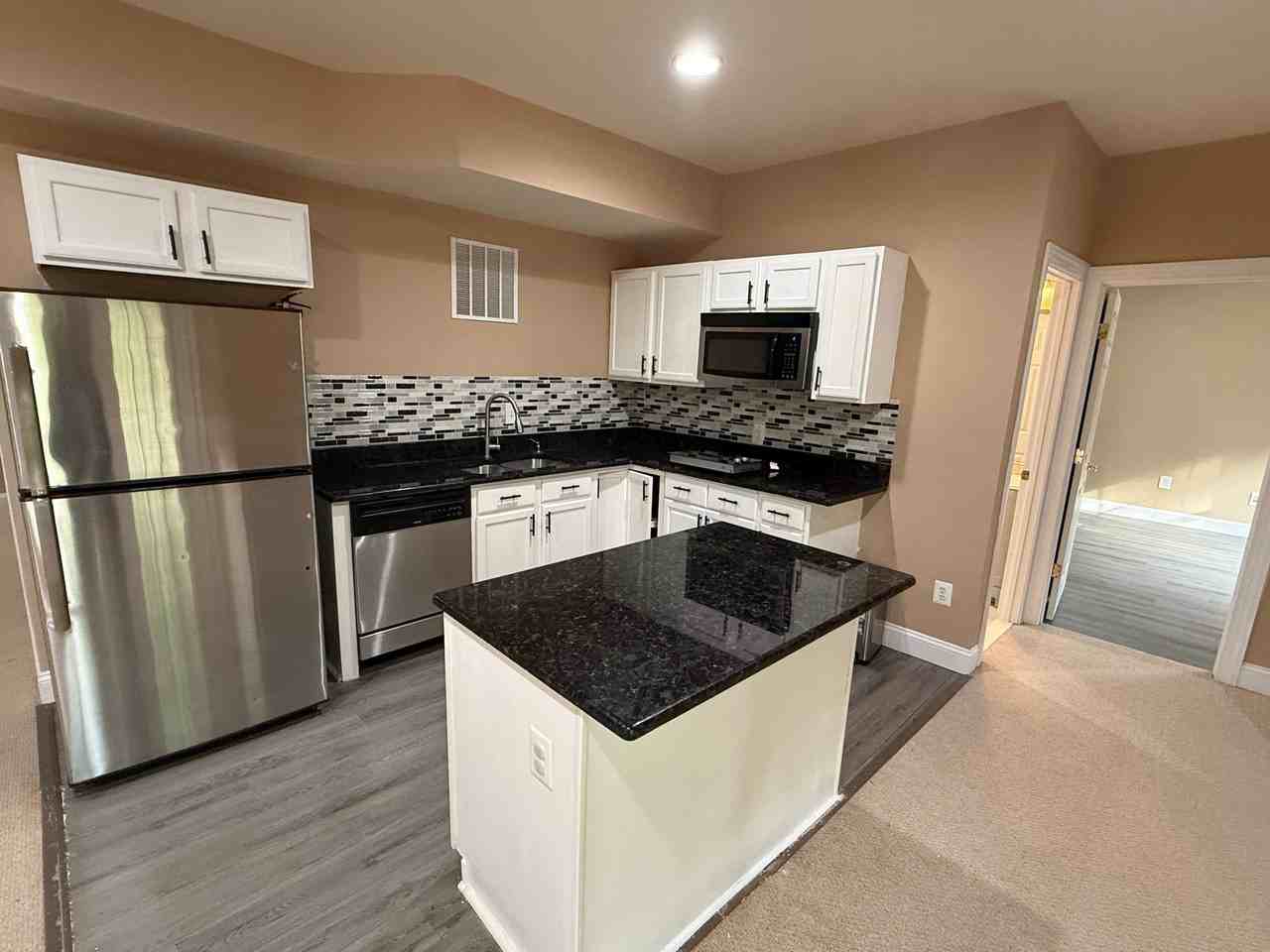 8010 Tysons Oaks Ct - Photo 5 of 15