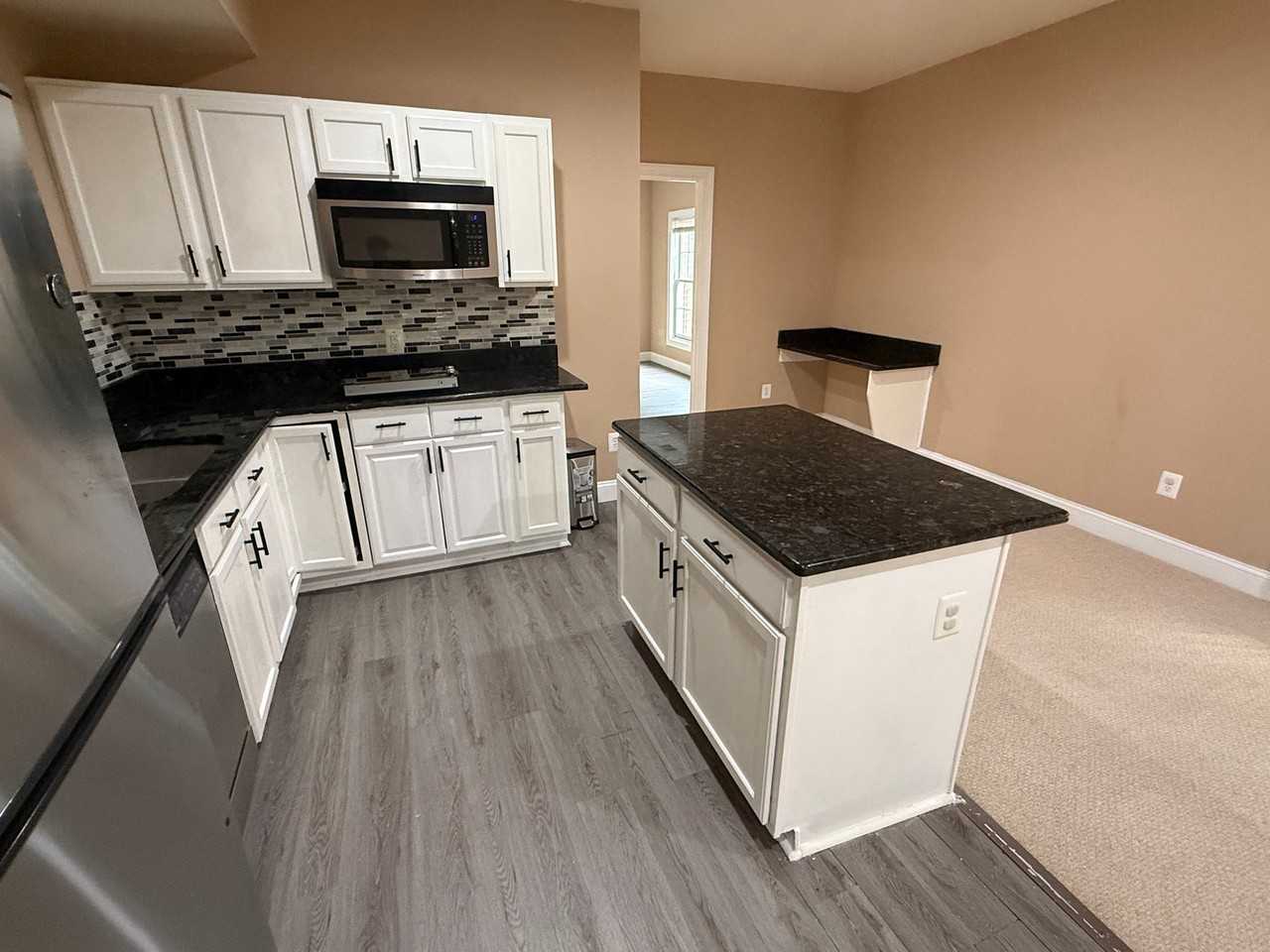 8010 Tysons Oaks Ct - Photo 7 of 15