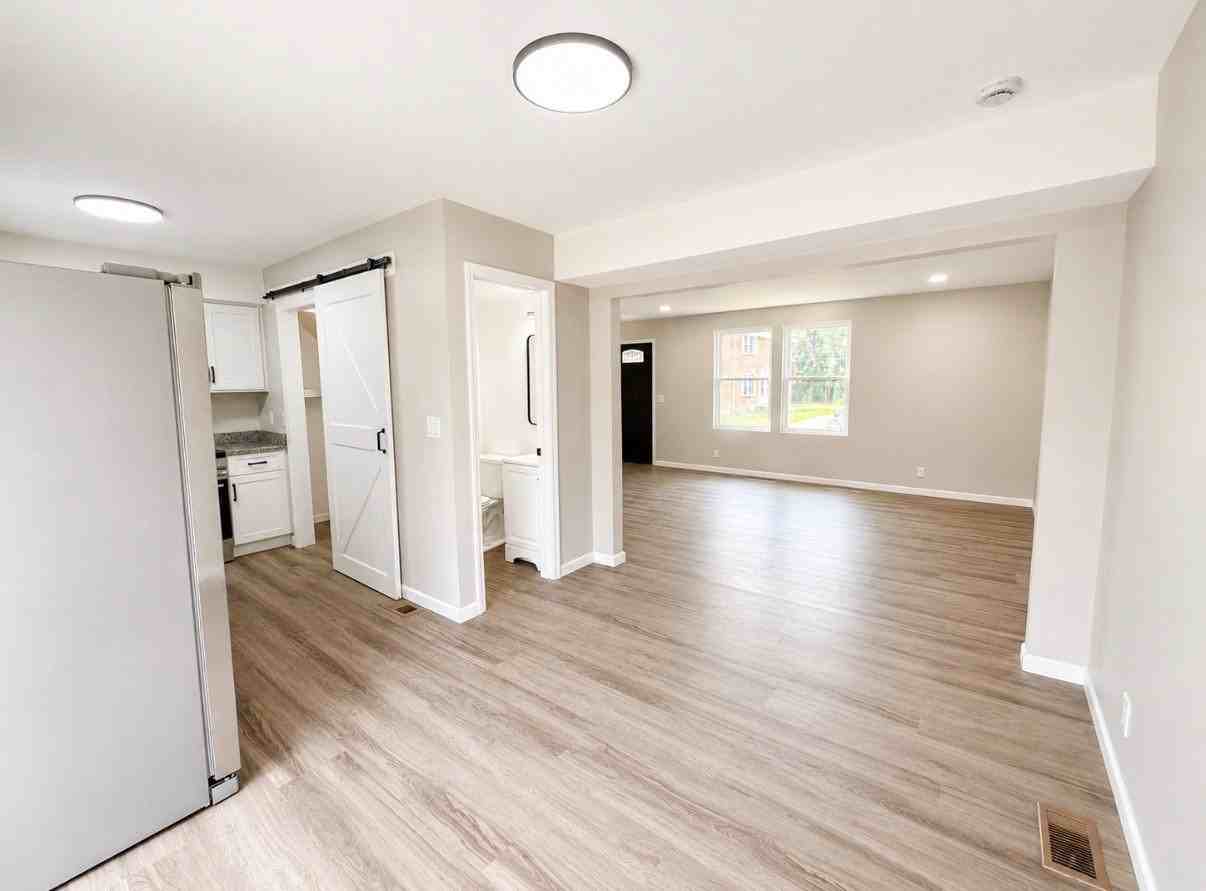 601 Bellevue Rd N - Photo 4 of 12