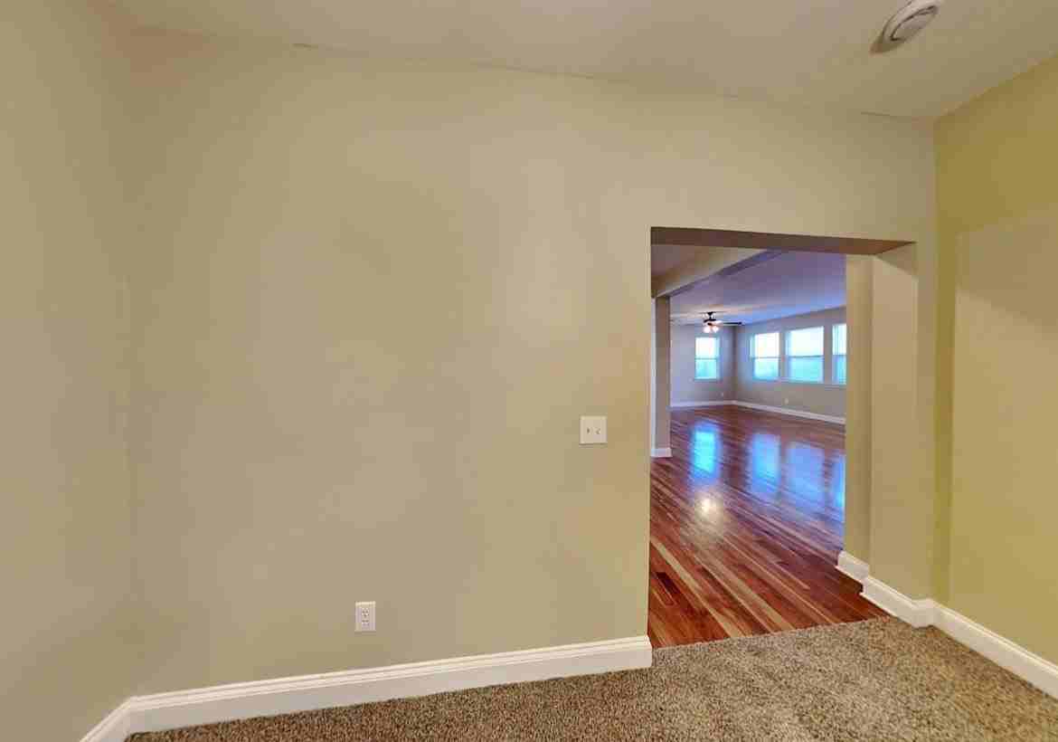 380 Roseglen Dr - Photo 3 of 11