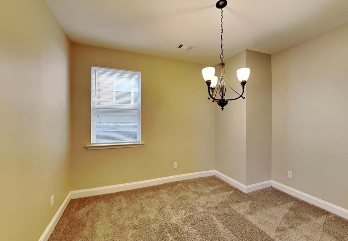 380 Roseglen Dr - Photo 4 of 11