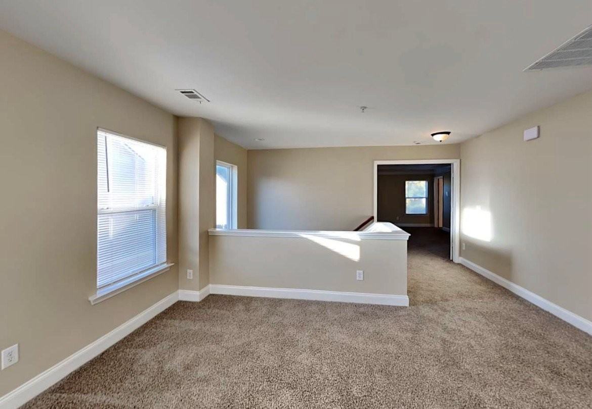 380 Roseglen Dr - Photo 6 of 11
