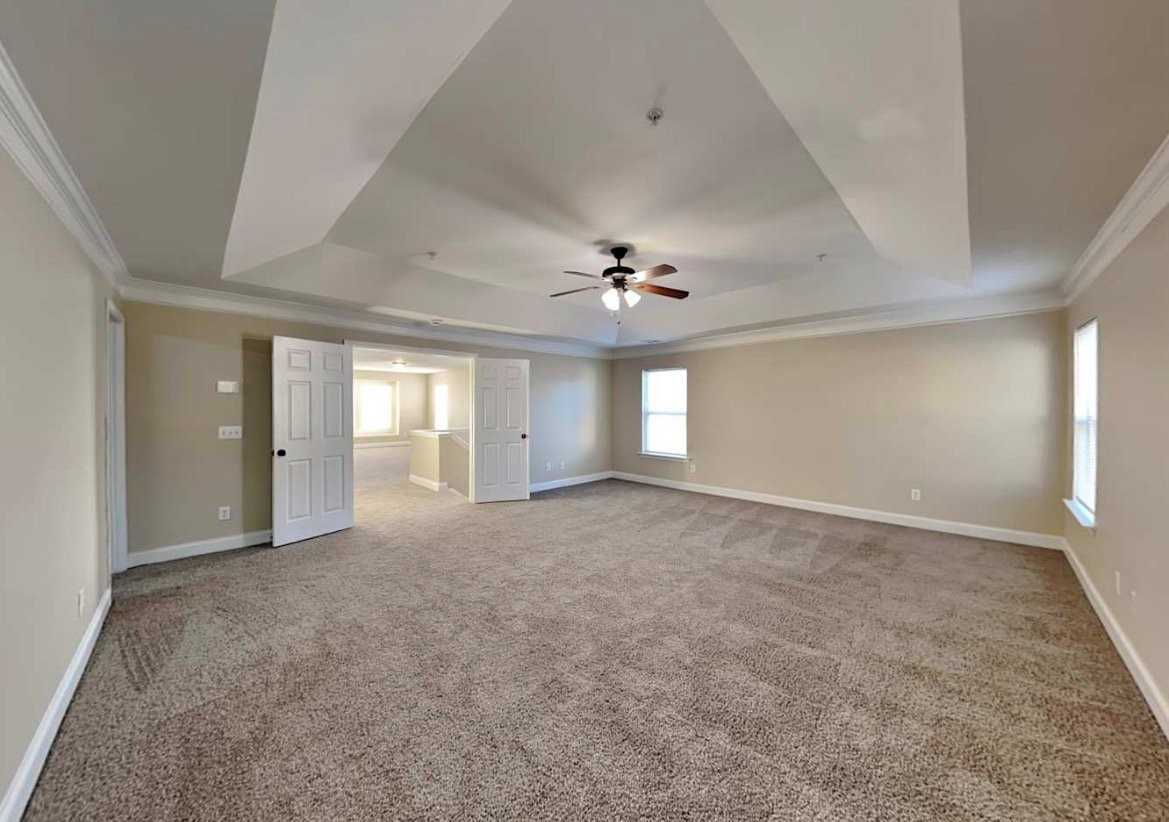 380 Roseglen Dr - Photo 7 of 11
