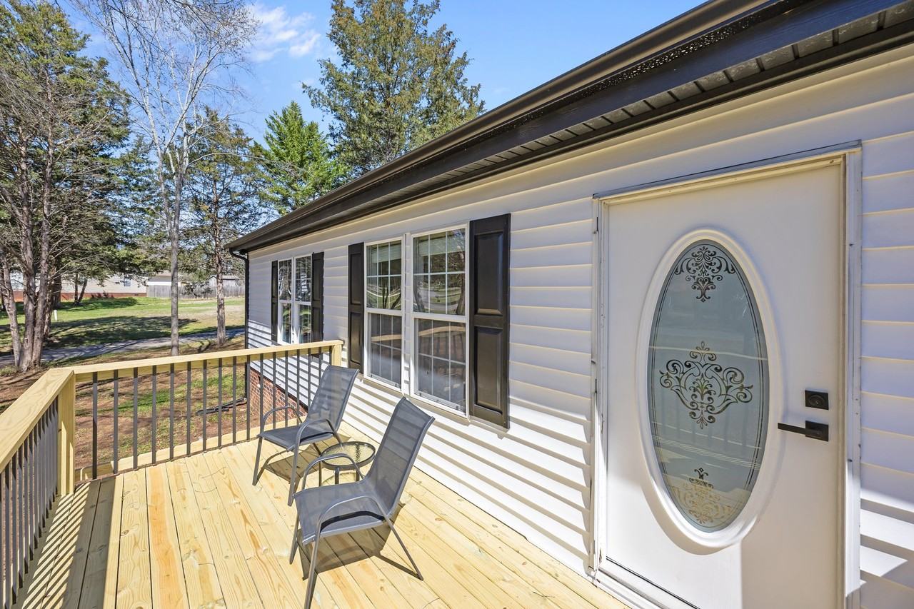 3057 Fountainview Ave - Photo 2 of 43