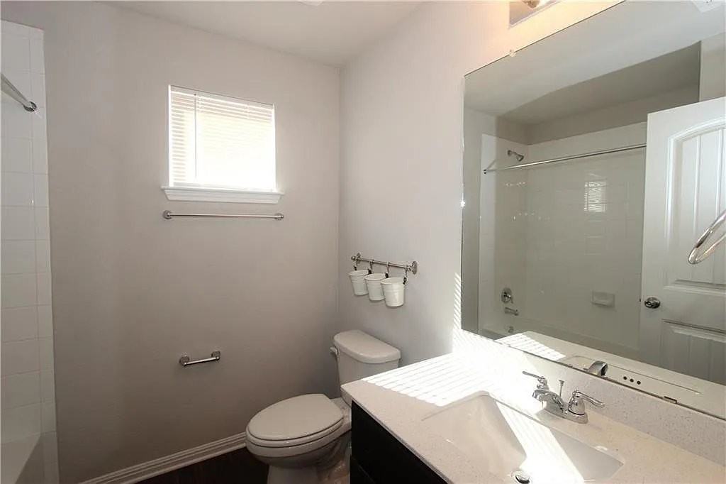 1205 Fairhaven Gtwy - Photo 2 of 13