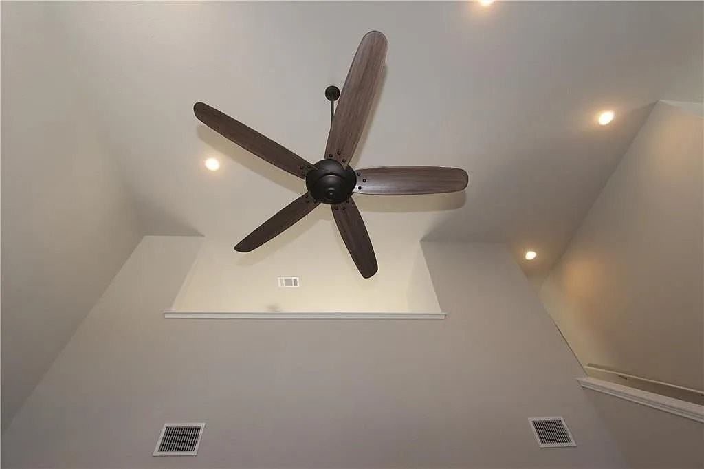 1205 Fairhaven Gtwy - Photo 3 of 13
