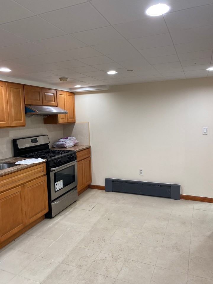 141 14 Booth Memorial Ave #1B - Photo 2 of 9