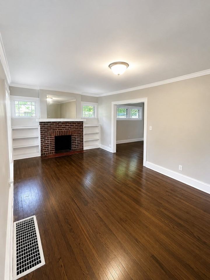 1462 Parkhill Rd - Photo 3 of 15